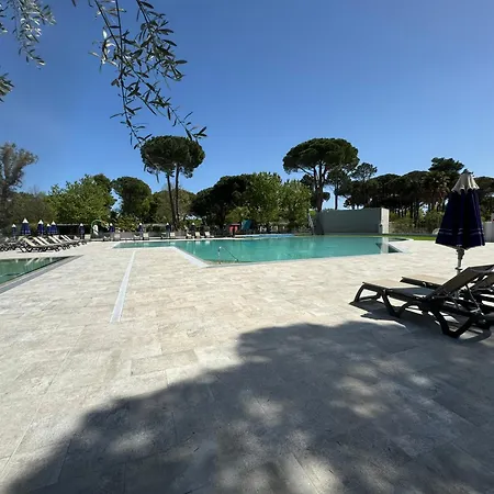 Camping Mobilhomes De Pierrot 4*