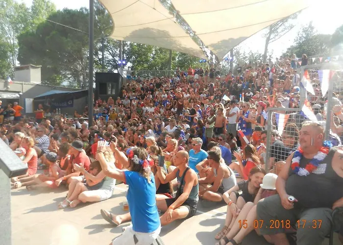 Mobilhomes De Pierrot Κάμπινγκ 4*